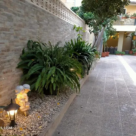 Casa Flores Del Mediterráneo * Badalona