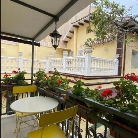 Casa Flores Del Mediterraneo Homestay szállás Badalona